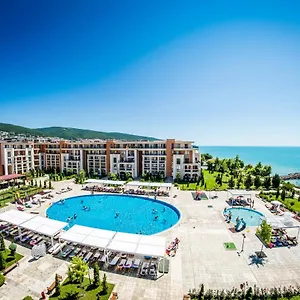 rezervați aici